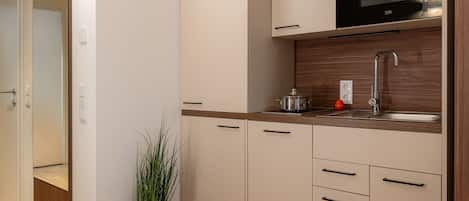 Refrigerador, microondas, placa de cocina, lavavajillas