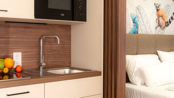 Studio Classic | Eget pentry | Kylskåp, mikrovågsugn, spishäll och diskmaskin