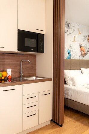 Classic Studio | Private kitchenette | Fridge, microwave, stovetop, dishwasher - OLIVER pulse I Self check-in Apartments (Vienna)