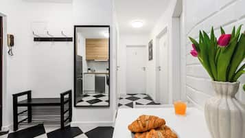 Refrigerador con freezer, lavavajillas, tetera/pava eléctrica