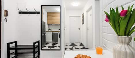 Leilighet – classic | Eget kjøkken | Kjøleskap, oppvaskmaskin, vannkoker og steketakke