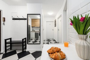 Apartemen Klasik | Dapur pribadi | Lemari es besar, mesin pencuci piring, ketel listrik, dan penggorengan
