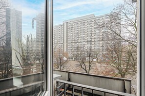 Appartement Confort, vue cour intérieure | Vue de la chambre