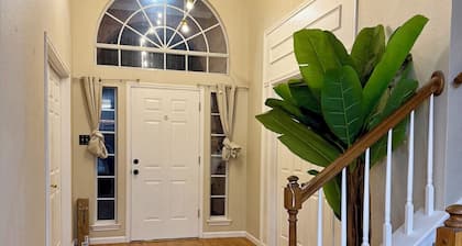 Spacious & Peaceful Home in Central Austin