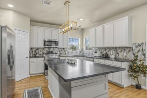 Private kitchen - Spacious & Peaceful Home in Central Austin (Austin)