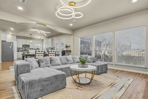 Spacious & Peaceful Home in Central Austin