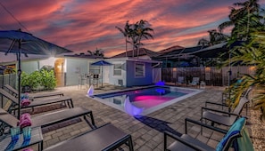A heated pool - New! Blue Moon Beach Villas, Saltwater Pool, Sleeps 20! (Naples)