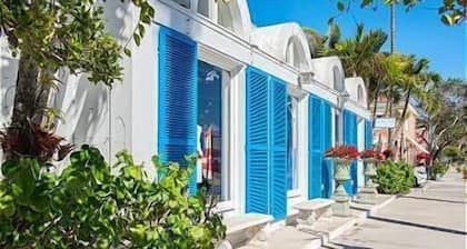 New! Blue Moon Beach Villas, Saltwater Pool, Sleeps 20!