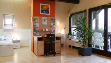 1 Schlafzimmer, BĂŒgeleisen/BĂŒgelbrett, WLAN, BettwĂ€sche