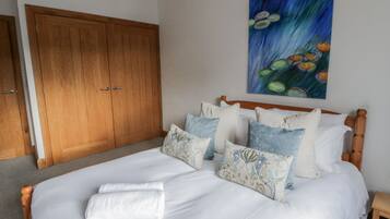 8 bedrooms, individually decorated, individually furnished, free WiFi