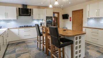 Køkkentøj/tallerkener/redskaber