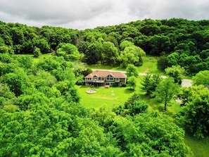 Exterior - Grand Galena Hideaway - 5BR, Outdoor Hot Tub, Pool Table & Fireplace (Galena)