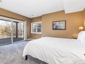 5 bedrooms, iron/ironing board, free WiFi, bed sheets - Grand Galena Hideaway - 5BR, Outdoor Hot Tub, Pool Table & Fireplace (Galena)