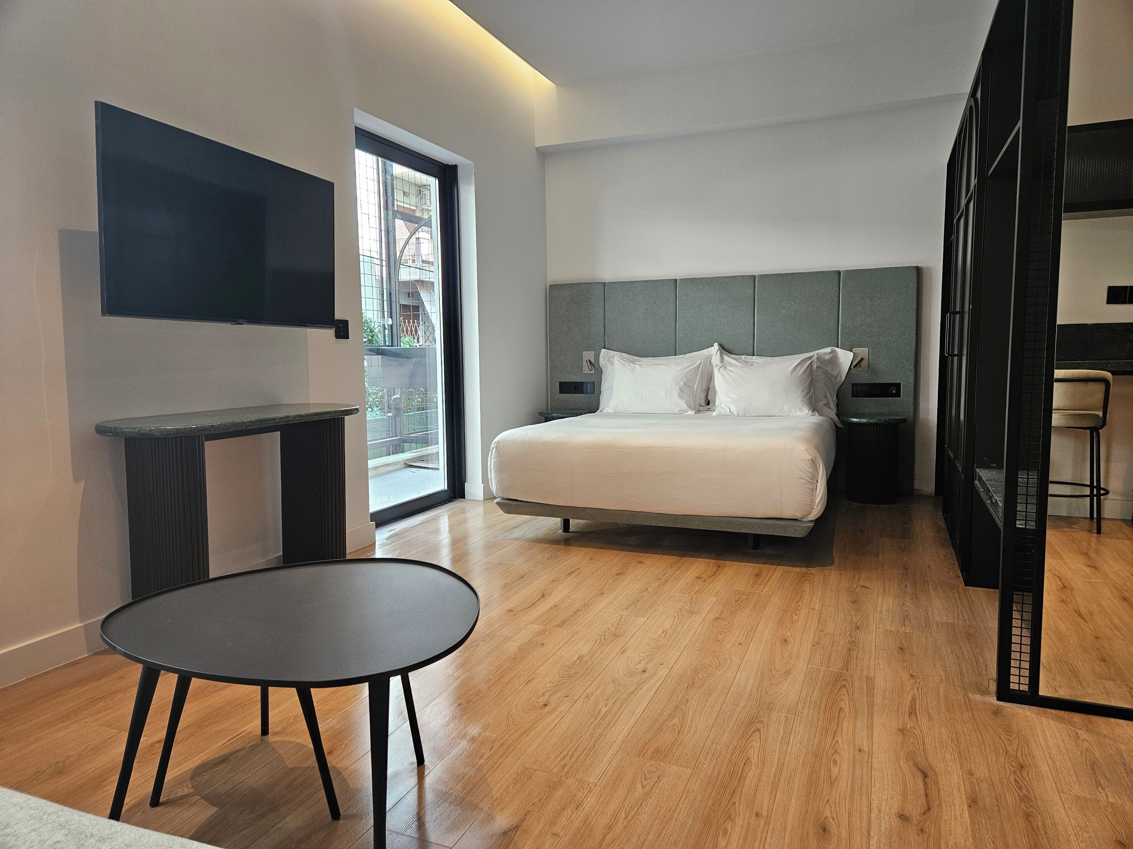 Suite estudio Deluxe | Caja fuerte, cortinas opacas, tabla de planchar con plancha