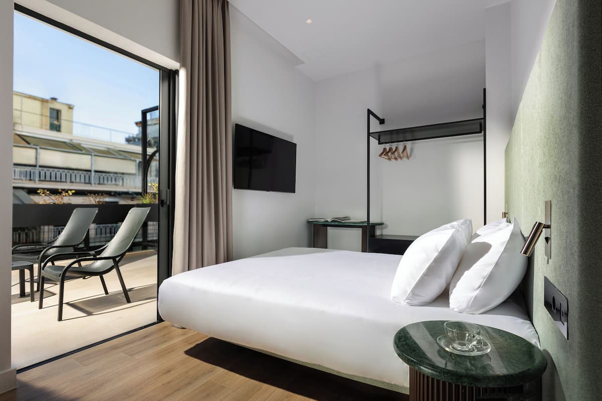 Petite with Jacuzzi Terrace | セーフティボックス (室内)、遮光カーテン、アイロン / アイロン台、WiFi (無料)