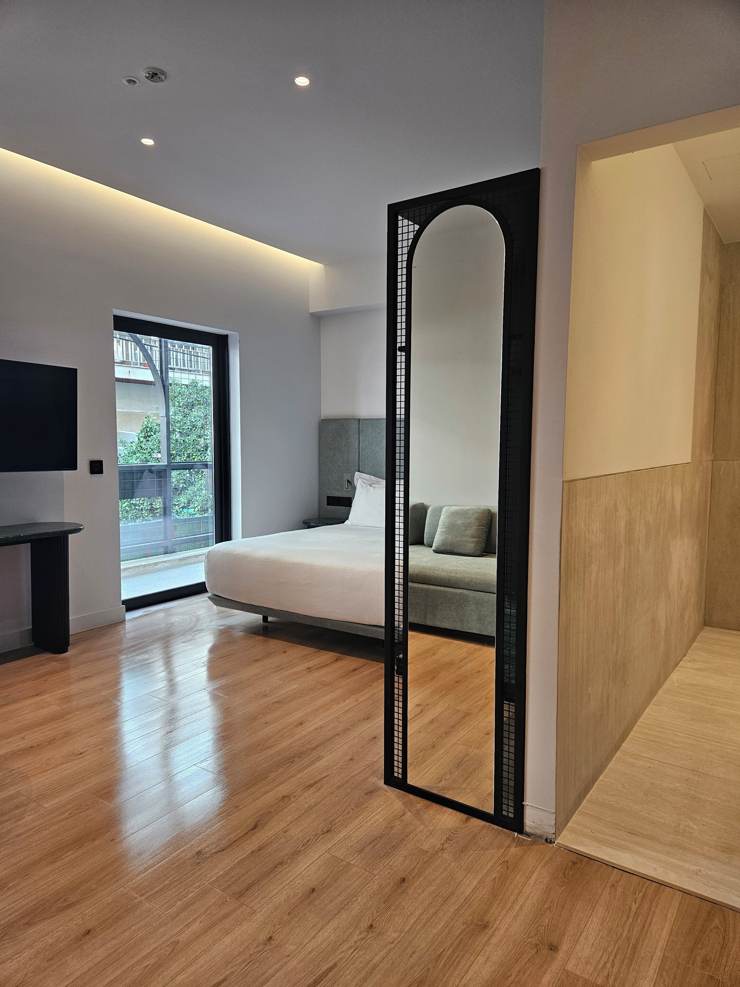 Studio Deluxe, balcon | Coffres-forts dans les chambres, rideaux occultants