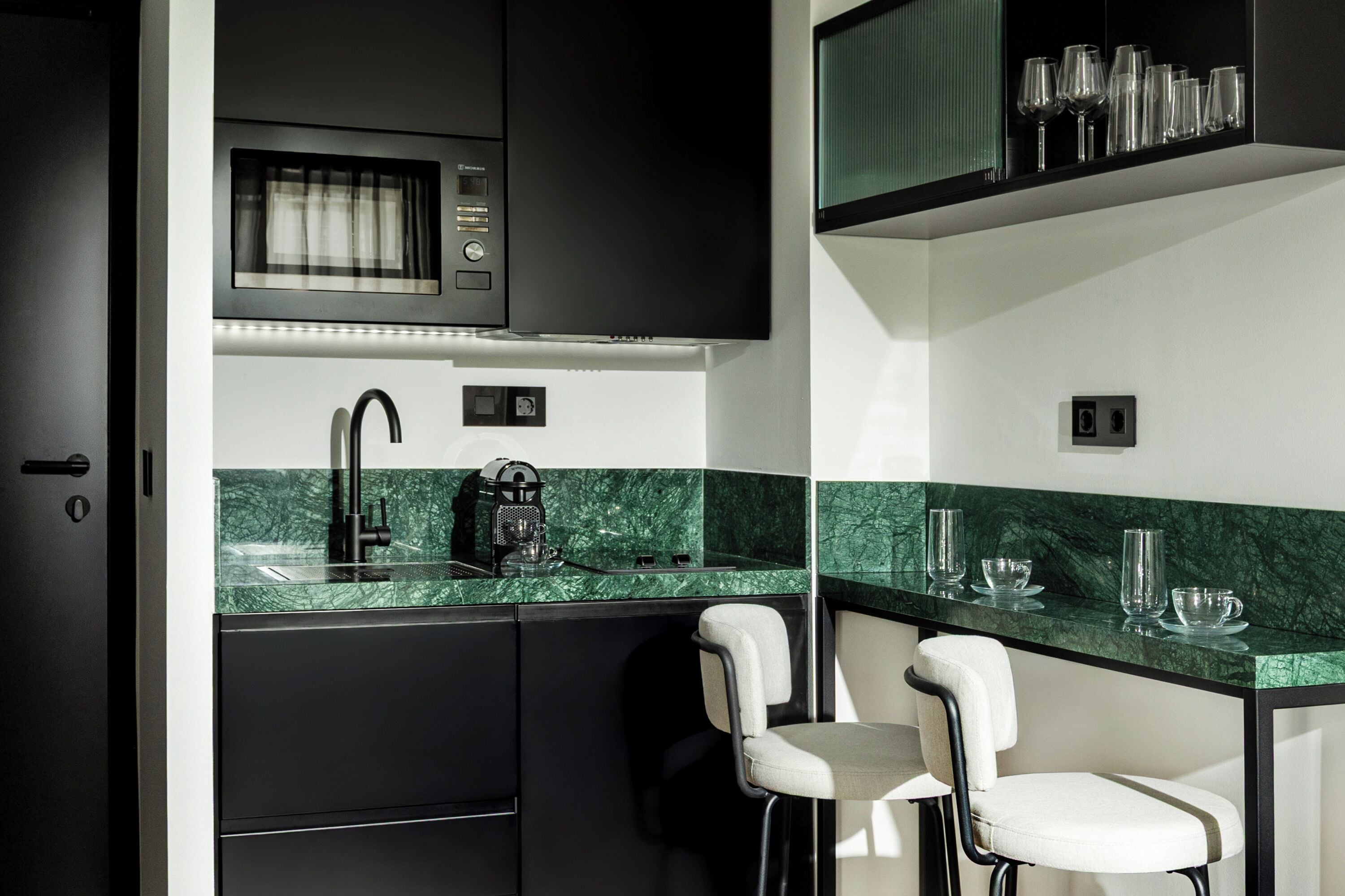 Comfort Suite | Private kitchenette | Mini-fridge, microwave, stovetop, espresso maker