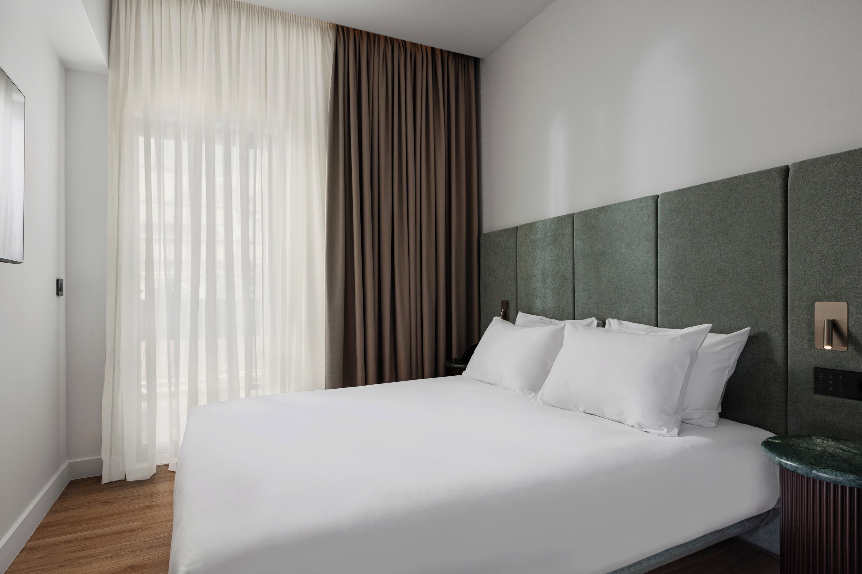 Superior Family | セーフティボックス (室内)、遮光カーテン、アイロン / アイロン台、WiFi (無料)