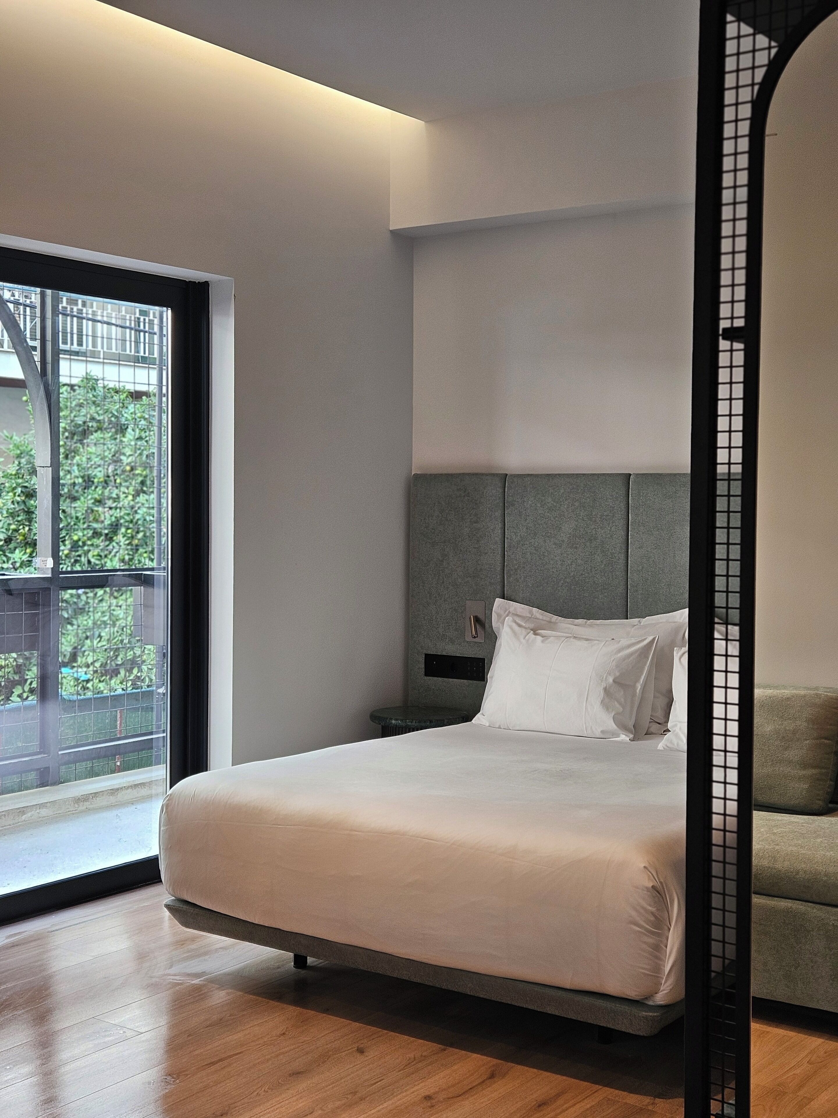 Comfort Suite with Jacuzzi Terrace | Zimmersafe, Verdunkelungsvorhänge, Bügeleisen/Bügelbrett