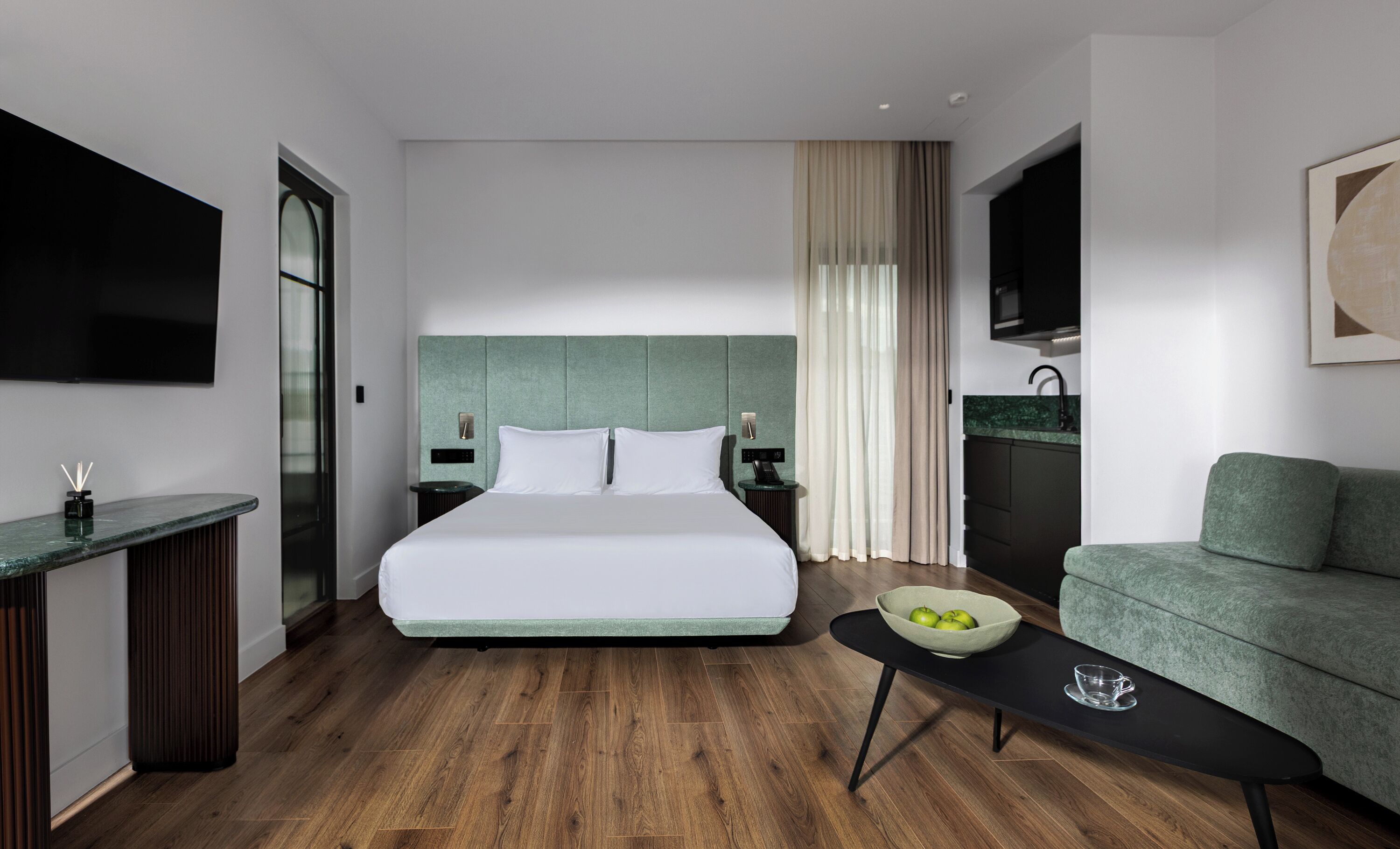 Superior Suite with Jacuzzi Balcony | セーフティボックス (室内)、遮光カーテン、アイロン / アイロン台、WiFi (無料)