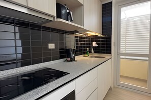 Apartment | Private kitchen - Oceana Suites Departamental (Santiago)