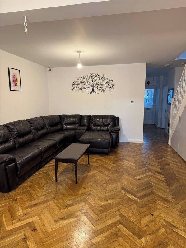 Living room - Room-cozy Room in Shared Home in Ashford (Ashford)