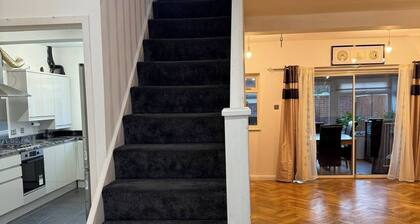 Room-cozy Room in Shared Home in Ashford