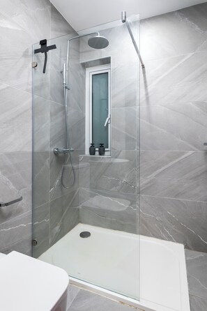 Bathroom - Modern Stylish 3 BR APT with Balcony (Swieqi)