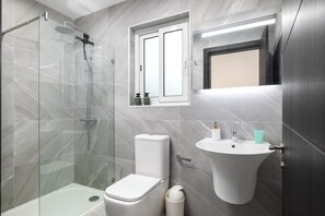 Apartment, 3 Bedrooms, Kitchen, City View | Bathroom - Modern Stylish 3 BR APT with Balcony (Swieqi)