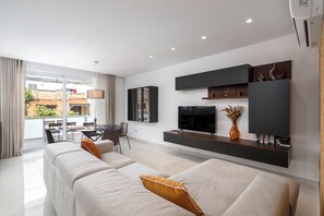 Apartment, 3 Bedrooms, Kitchen, City View | Living area - Modern Stylish 3 BR APT with Balcony (Swieqi)