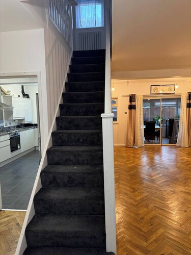 Spacious 4-bedroom Home in Ashford, Kent - Perfect for Families and Groups