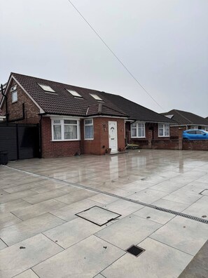 House, 4 Bedrooms | Exterior - Spacious 4-bedroom Home in Ashford, Kent - Perfect for Families and Groups (Ashford)