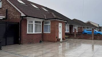 House, 4 Bedrooms | Exterior