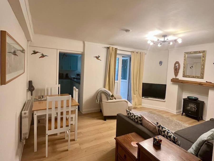 Apartment, 1 Bedroom, Smoking | Living room