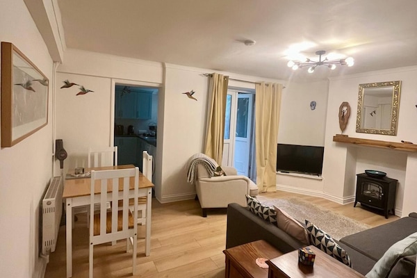 Apartment, 1 Bedroom, Smoking | Living room