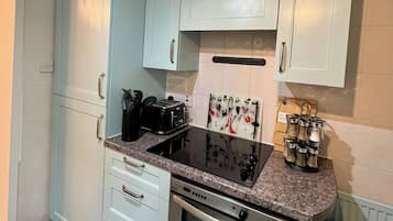 Apartment, 1 Bedroom, Smoking | Interior