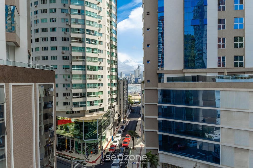 Apartment 160 m From the Big Wheel in BC - Epj0601