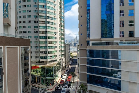 基础公寓 | 外观. 距离 BC 大摩天轮 160 米的公寓 - Epj0601