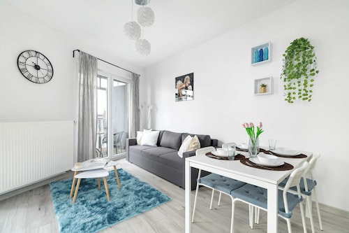 Bright Apartment with Balcony | Parking, Close to Airport