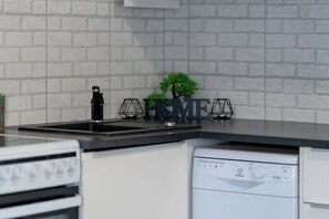 Private kitchen - Barwicka 14H Poznań | Subtle Apartment with Parking Close to the Airport (Poznań)