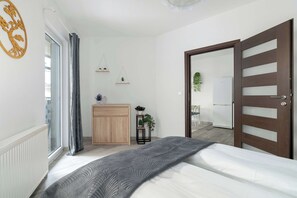 1 habitación, tabla de planchar con plancha, cuna de viaje y wifi 