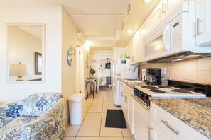 Fridge, microwave, oven, stovetop - Charming Poolside 1-bedroom Condo (st. augustine)