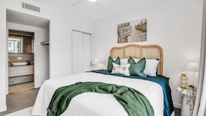 3 bedrooms, iron/ironing board, internet, bed sheets