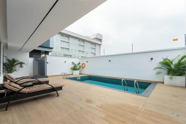 Swim-up bar - Bedazzle Shortlets  (Lekki)