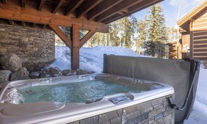Outdoor spa tub - Big Sky Vacation Rentals: Big View Retreat (Big Sky)