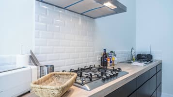 Apartment, 3 Bedrooms, Balcony | Private kitchen