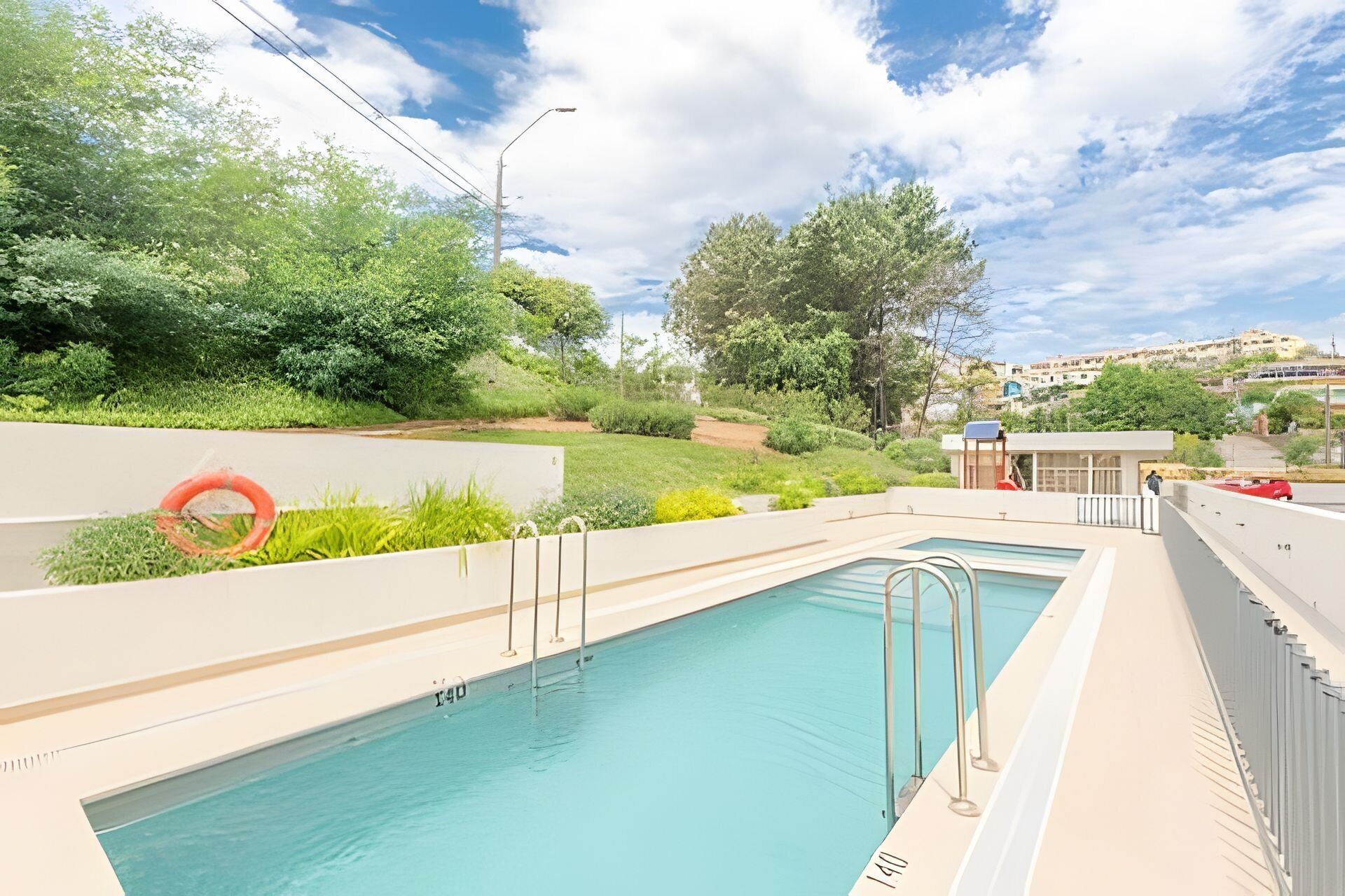 公寓 | 泳池 | 季节性开放的室外游泳池