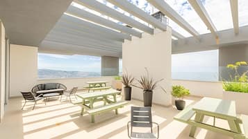 Apartment | Outdoor dining