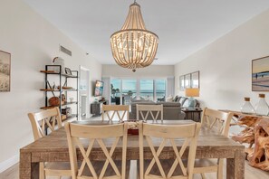 Dining - 🌴Steps Away from Beach🍹Heated Pool🐬San Remo 206☀Private Balcony (Redington Shores)