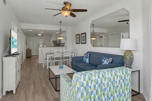 Smart TV - 🐬Beachfront Property☀Heated Pool/Kidde Pool🌴2 Hot Tubs🍹Sunset Vistas 205S (Treasure Island)
